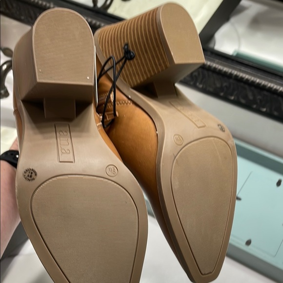 Elegant Tan Ankle Boots - Picture 4 of 5